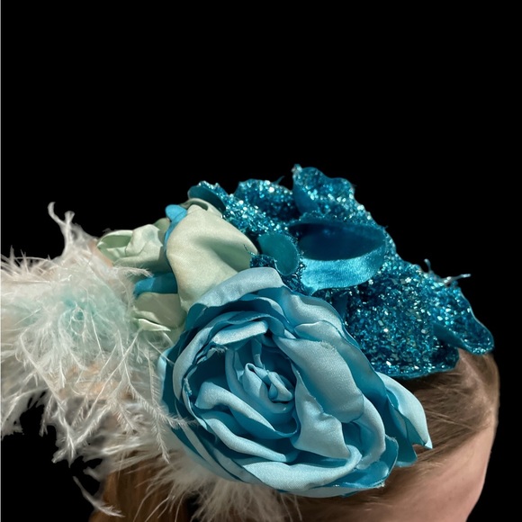 Turquoise blue oversized sequin bow flower feather fascinator headband - Picture 2 of 5